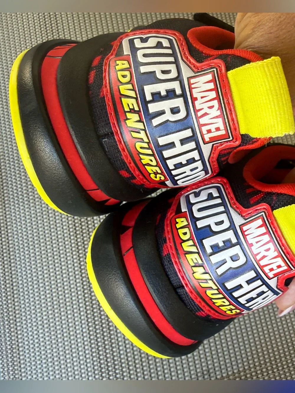 Adidas marvel superheroes adventures kids sneakers size 1.5